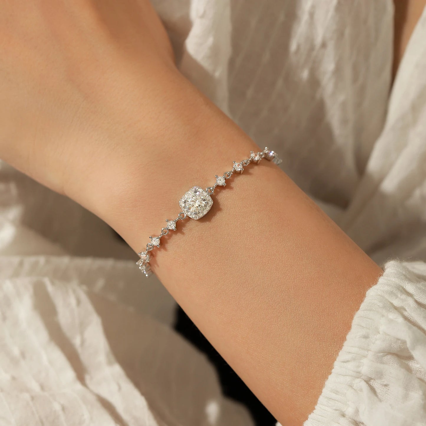 Exquisite 0.8CT D Color Moissanite Sterling Silver Halo Bracelet - Perfect for Bridal Elegance and Special Occasions